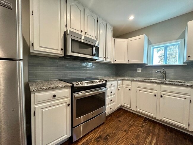 Building Photo - 217 Skyland Ave