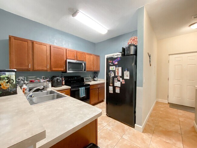 Building Photo - Woods Edge South #114