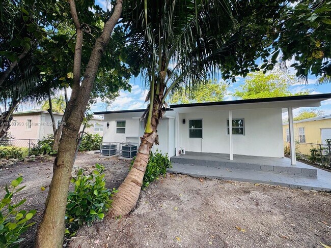 Building Photo - 888 NW 104th St