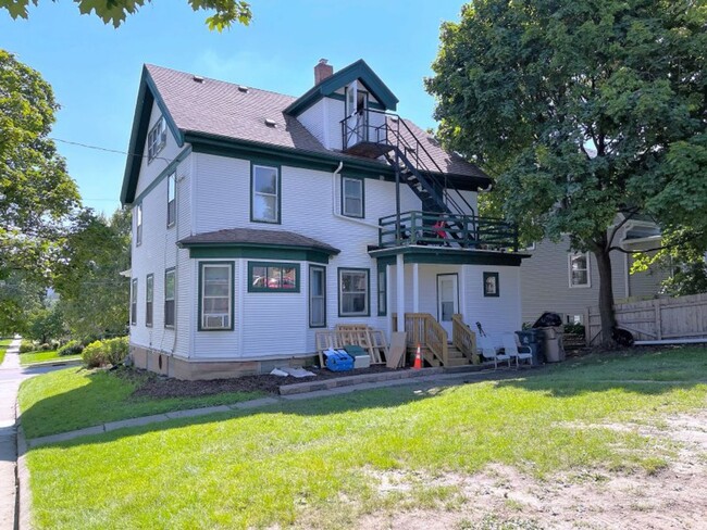 Building Photo - 1702 Madison St