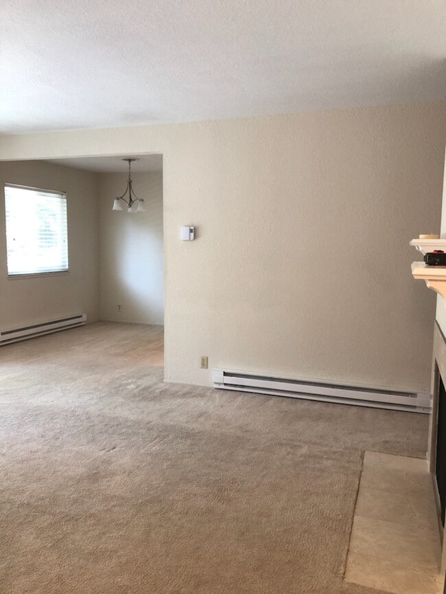 Building Photo - 850 Apricot Ave