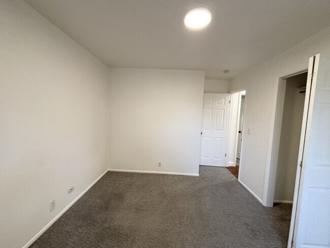 Building Photo - 2243 Aspen Hills Dr