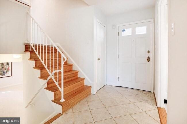 Building Photo - 8805 Honeybee Ln