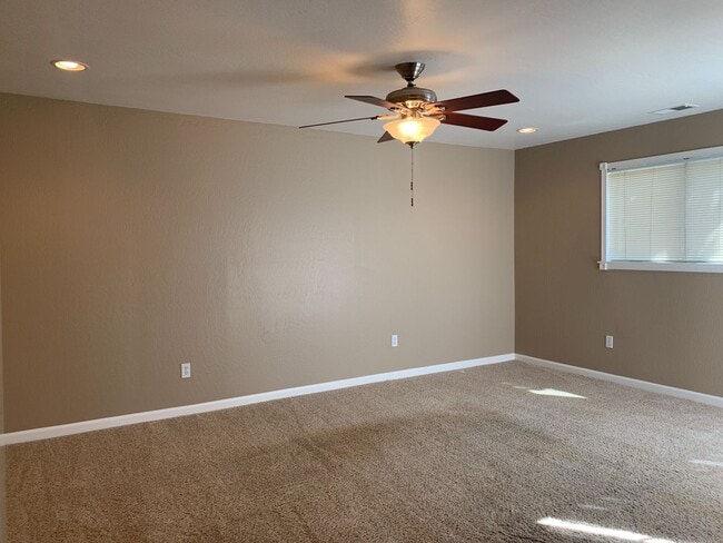 Building Photo - Spacious 3 Bedroom 2 Bath Home in Arden Ar...