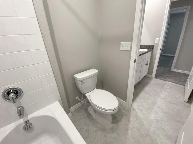 Building Photo - 3816 Hanover Dr