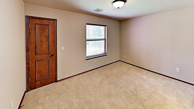 Building Photo - Very Nice 3 Bedroom 2.5 Bathroom House + Office