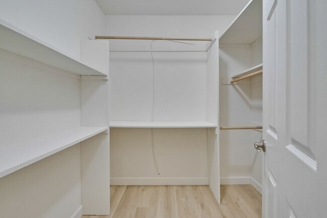 Building Photo - Beautiful 2BR 2BA downstairs condo in Moun...