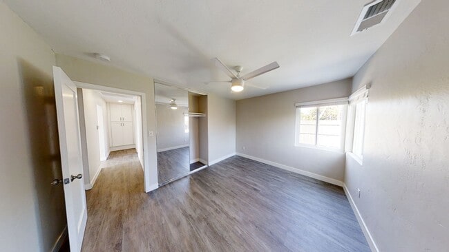 Building Photo - Renovated 3BD/1BA! Great Yard!