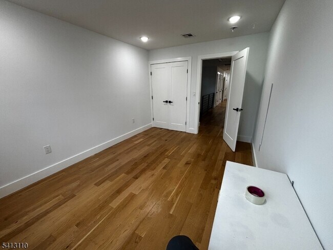 Building Photo - 81 N Clinton St