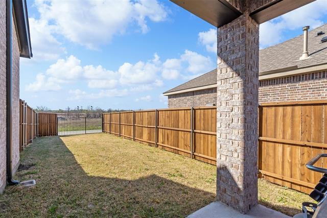 Building Photo - 1220 W Yarrow Ave