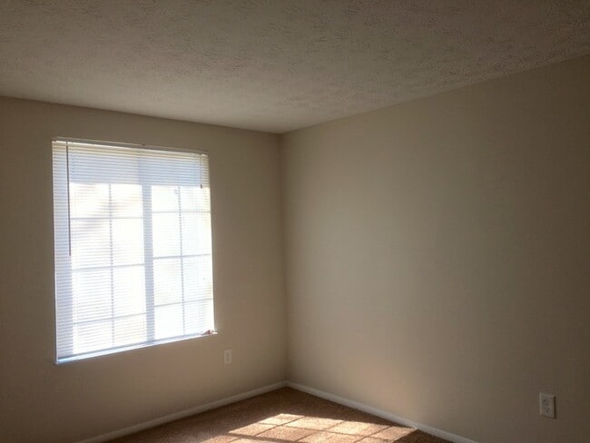 Building Photo - 2063 Raintree Pl