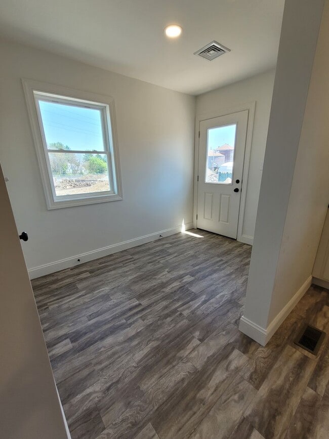 Building Photo - Newly renovated 2 Bedroom Townhome Gordonville