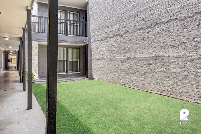 Building Photo - 6707 Berkman Dr