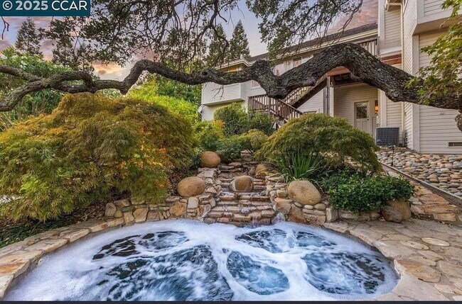 Building Photo - 3109 Stonegate Dr