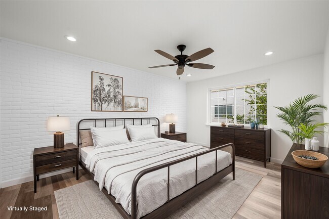Building Photo - 2744 Briarhurst Dr