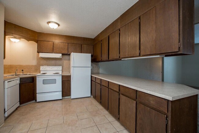 Building Photo - Students Welcome! Great Location!