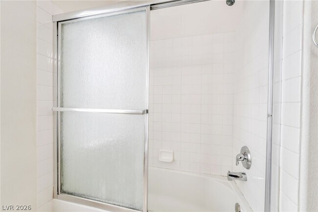 Building Photo - 2305 W Horizon Ridge Pkwy