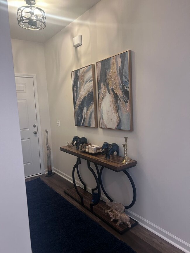 Building Photo - FOR RENT