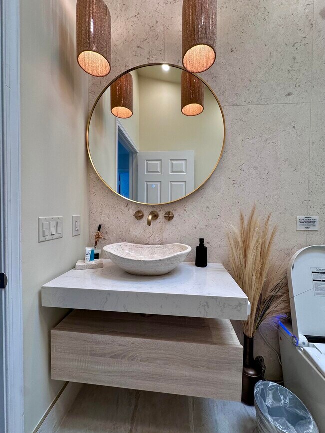 Building Photo - 3001 Jasmine Ct