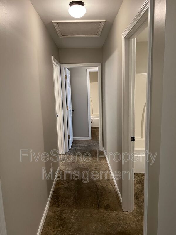 Building Photo - 3805 Lake Park Cove