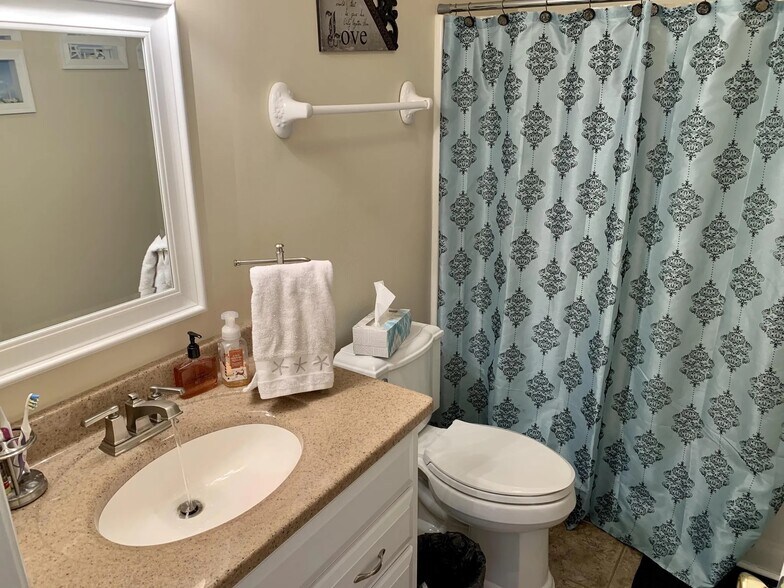 Building Photo - 124 Charlton Ct