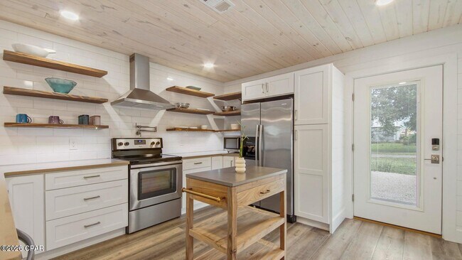 Building Photo - 307 Dolphin Dr
