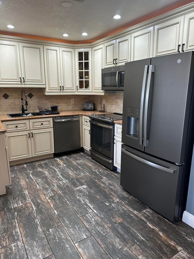 Building Photo - 13098 Quiet Woods Rd
