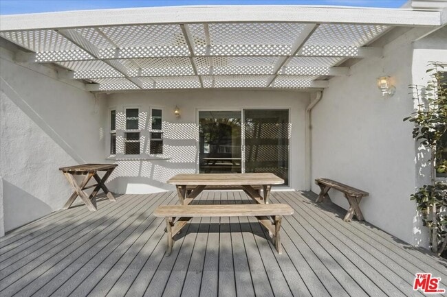 Building Photo - 2317 Veteran Ave