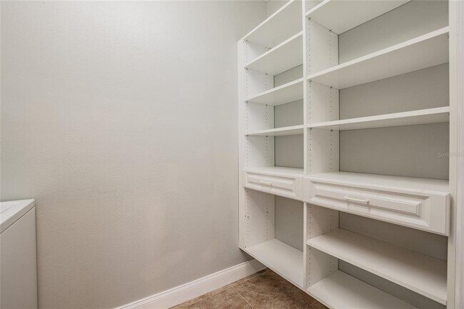 Building Photo - 9917 Brompton Dr
