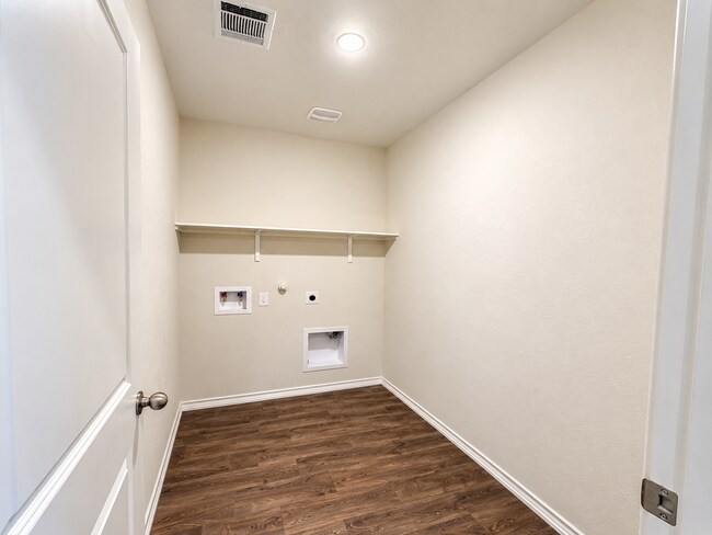 Building Photo - Beautiful 4-bedroom home in Riverstone at Westpointe featuring 2 spacious living areas, a downsta...