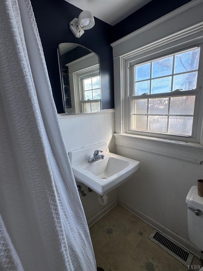 Building Photo - 1506 Hamilton Dr