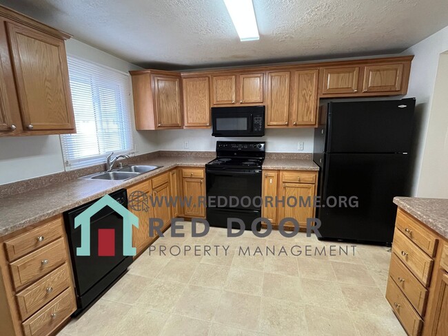 Building Photo - 512-514 21st Ave NE Great Falls, MT 59404