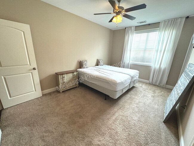 Building Photo - 3BR/3.5BA FURNISHED For Rent