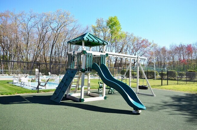 Building Photo - 35 Fernview Ave