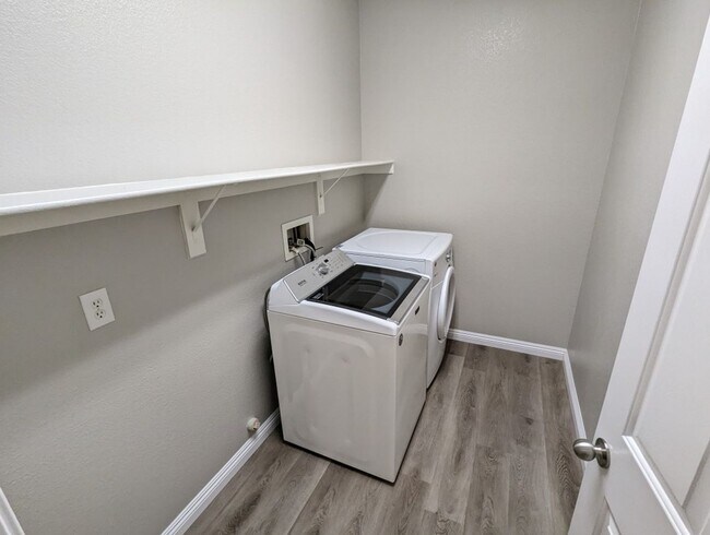 Building Photo - 2782 Lochleven Way