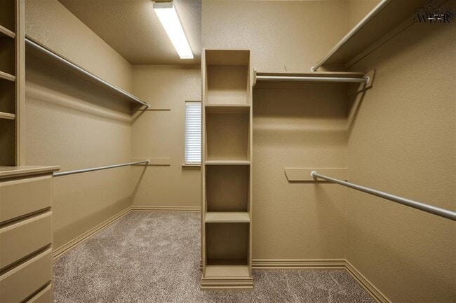 Building Photo - 8 Maplewood Ct