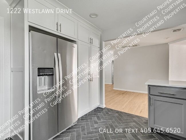 Building Photo - 1222 Westlawn Dr