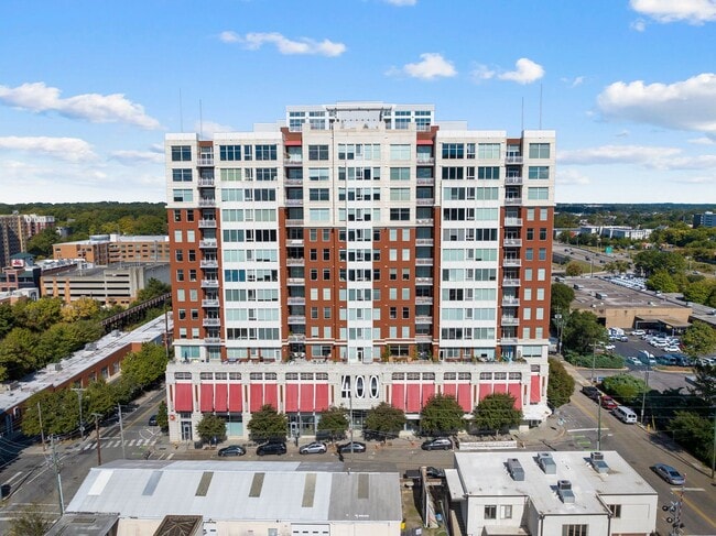 Building Photo - 400 W North St