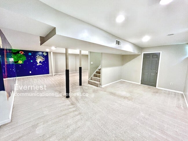 Building Photo - 1584 Camelot Cir