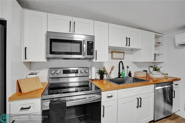Building Photo - 6128 SW 39th St