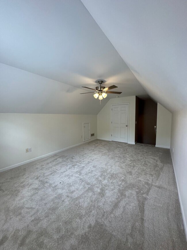 Building Photo - Move-In ready 3-bedroom 2-bathroom house on the Eastside