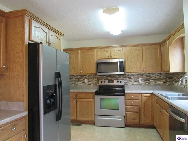 Building Photo - 416 Jey Dr