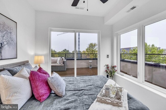 Building Photo - 1103 Fern St NW