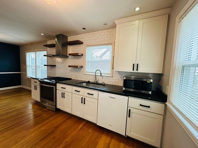 Building Photo - Updated Home in Highly Desired Deer Park Neighborhood