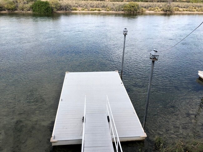 Building Photo - 1391 Riverfront Dr