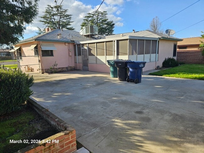 Building Photo - 620 N Beatrice Dr