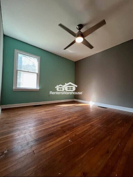 Building Photo - 1704 Belle Isle Cir NE