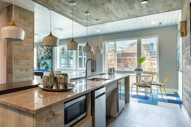 Community Lounge & Kitchen - Aura at City Crossing