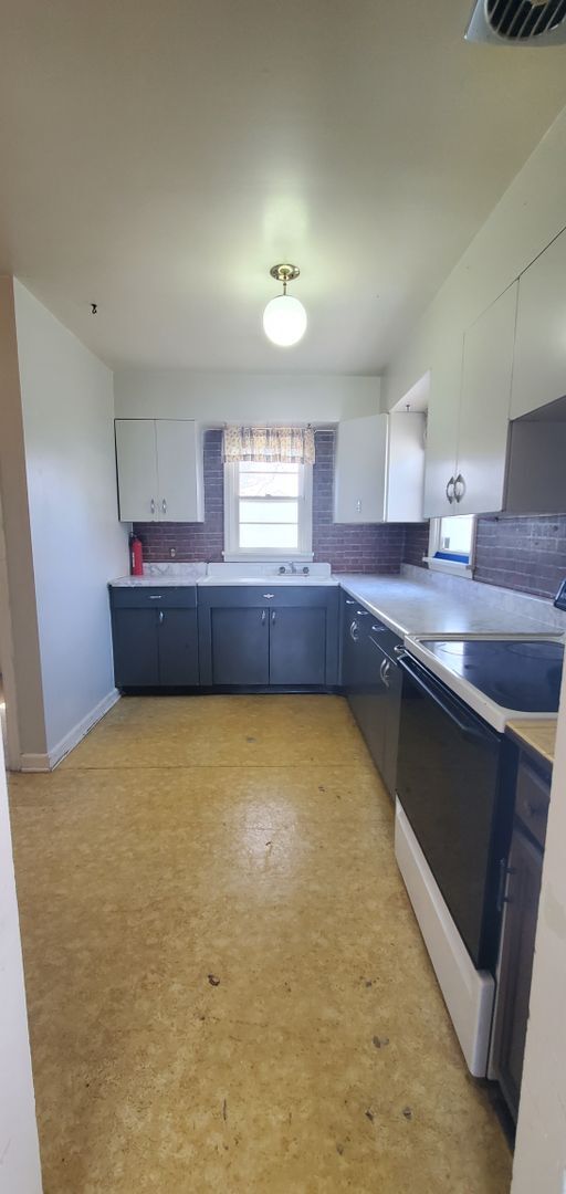 Building Photo - 2 bedroom home