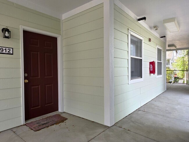 Building Photo - One Bedroom One Bathroom condominium second floor